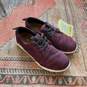 BRAND NEW Toms Slide On Sneakers Knit Pattern (Fit like size 6)